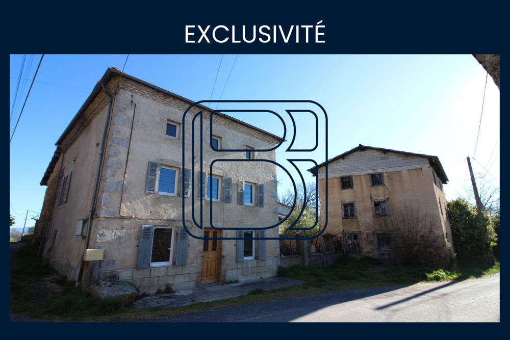 Maison de campagne avec une grange