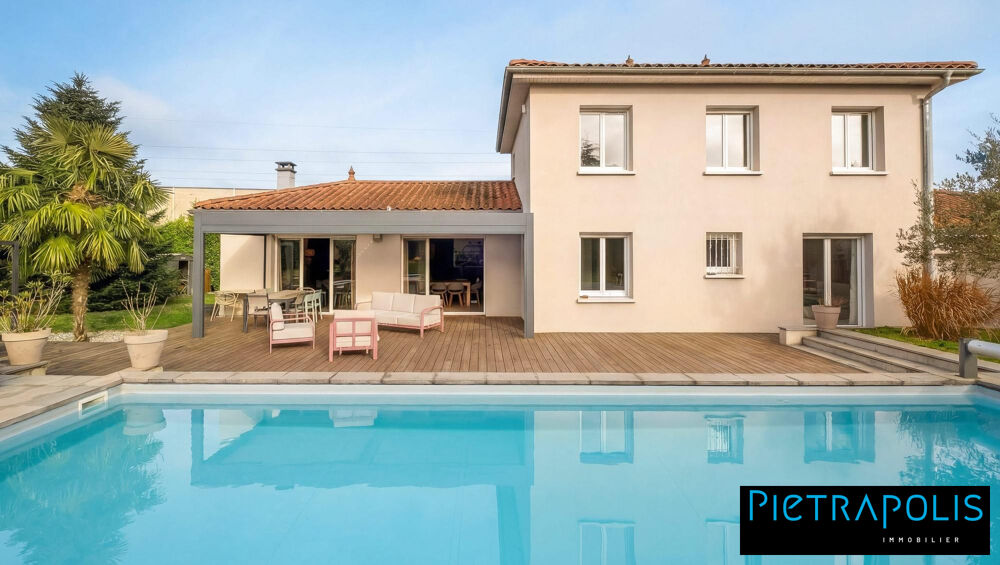 Maison contemporaine 5 chambres avec piscine et 1200m2 de terrai