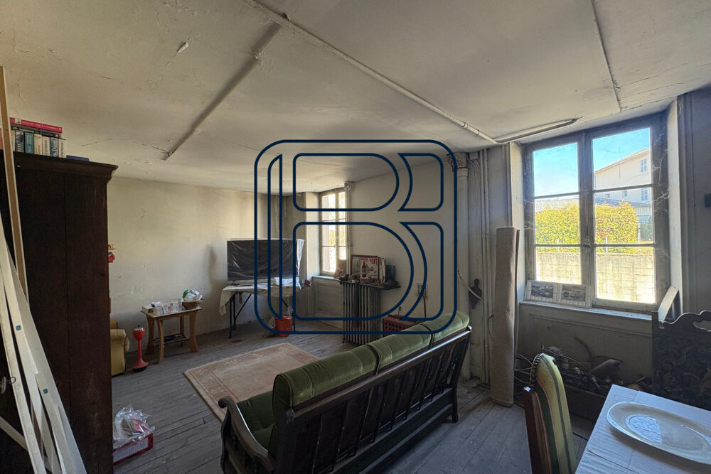 Maison de ville ou immeuble pouvant faire trois appartements