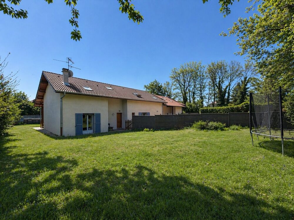 Maison familiale avec jardin arboré et grande terrasse  Éch