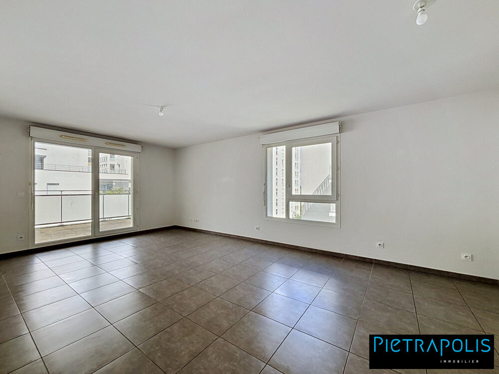 T3 de 70 m² - VAULX-EN-VELIN LA SOIE - BALCON - GARAGE