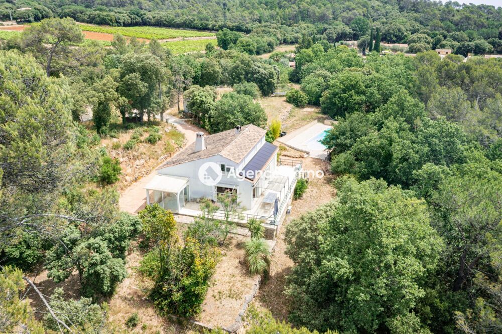 Maison avec belle vue et du terrain.