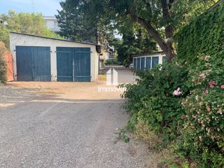  Parking / Garage  louer 10 m