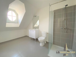  Appartement à louer 3 pièces 82 m²