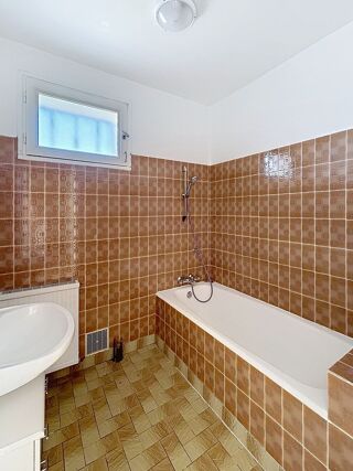  Appartement à louer 3 pièces 77 m²