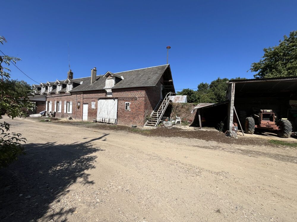 Ancien corps de ferme à rénover . Terrain de 3700 m2 environ.