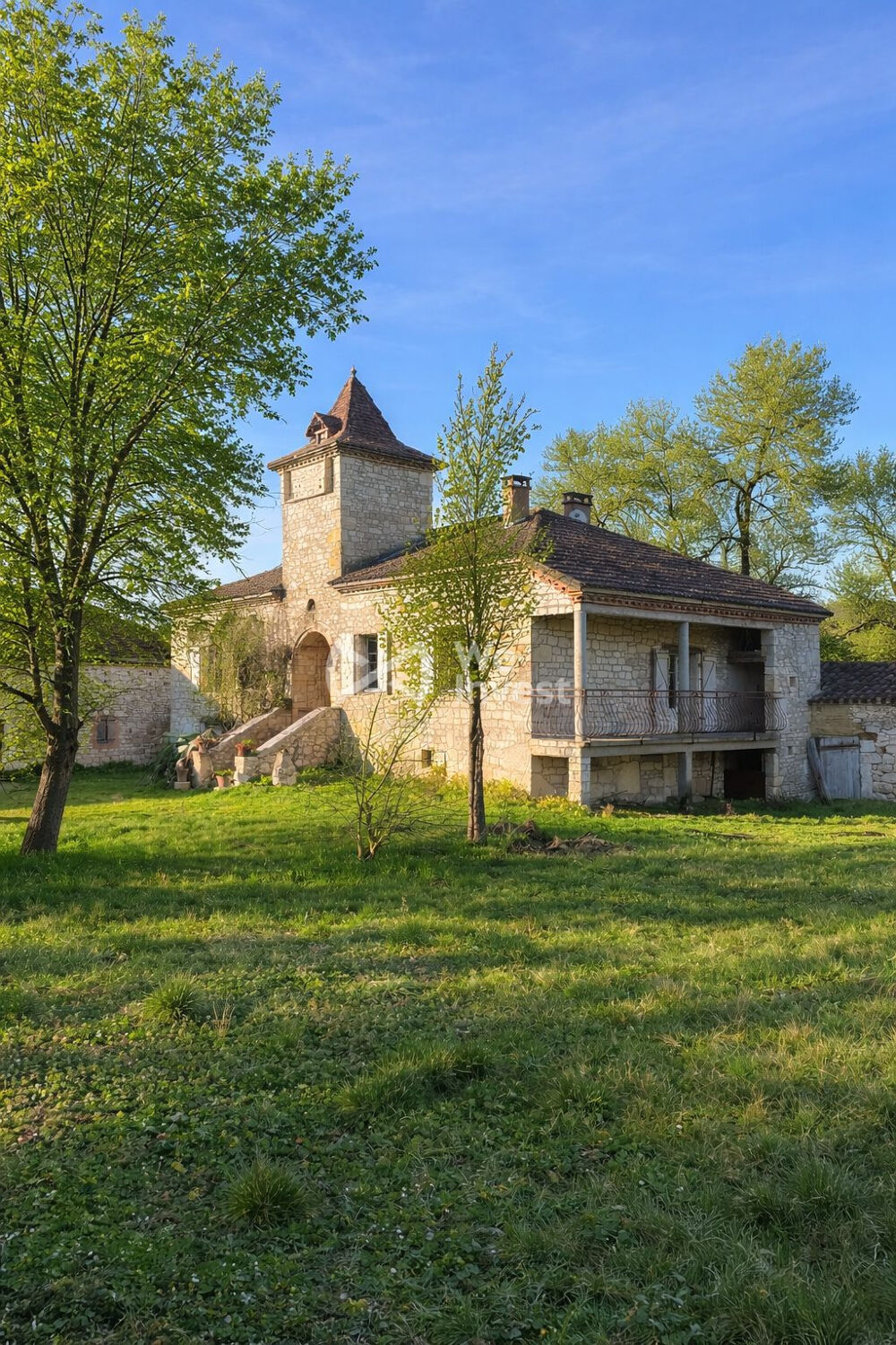 Maison Quercynoise T6 & ses dépendances sur 6ha !