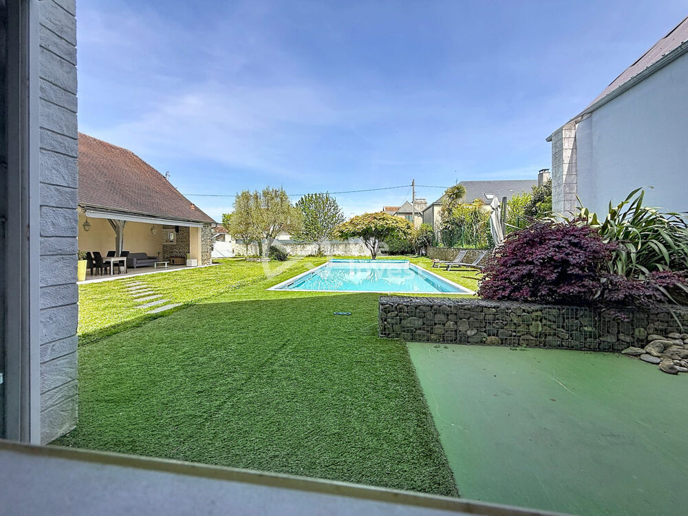 Pardies, maison 5 pièce(s) de 215 m2 avec sa piscine et ses d?