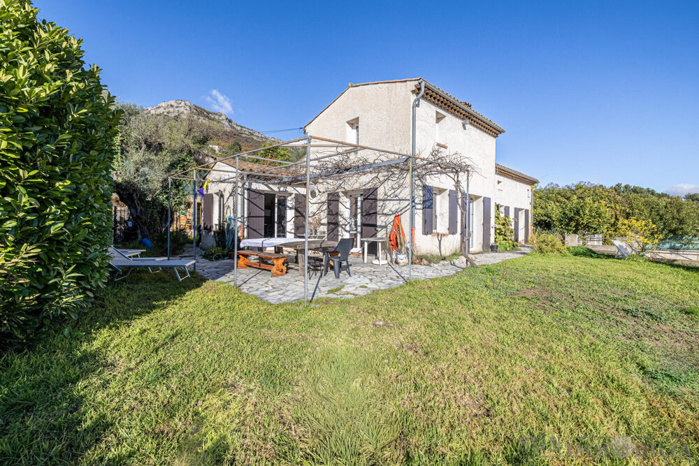 A vendre, superbe maison familiale de plain pied avec vue sur vi