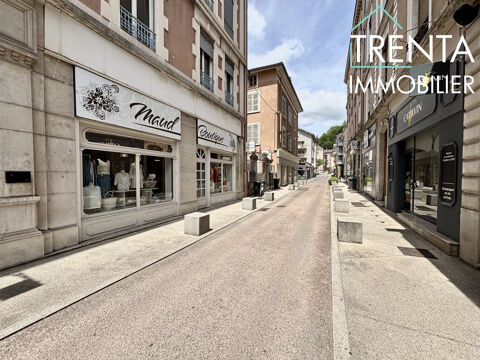   Droit au bal à vendre - centre ville de Voiron 