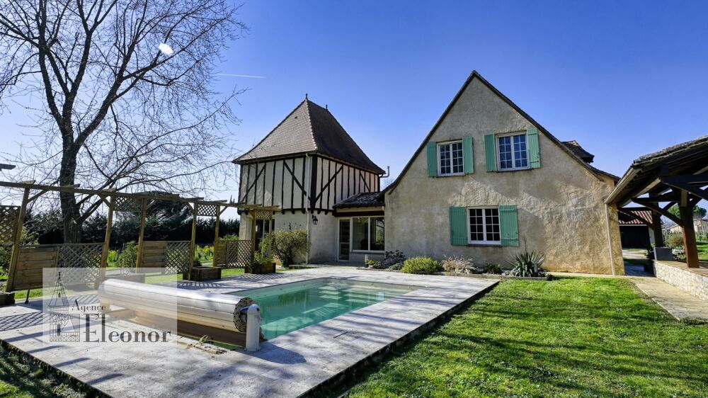 Maison familiale de 208 m² avec piscine et garage  Monbazill