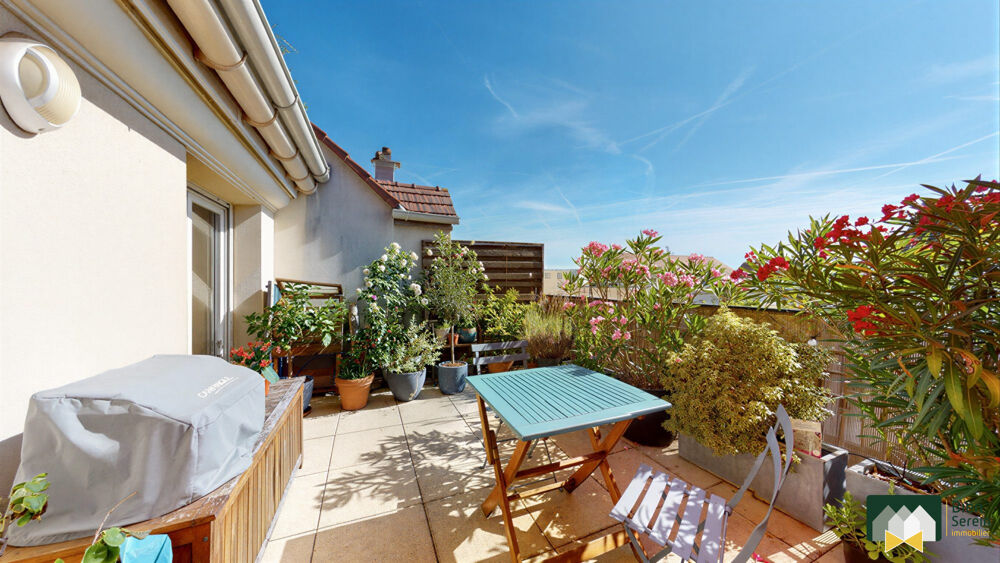 APPARTEMENT EN DUPLEX AVEC TERRASSE CAVE ET PARKING - MAINVILLIE