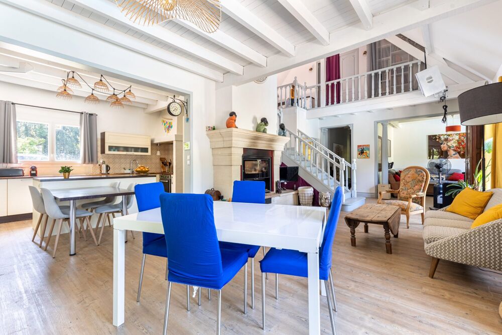 Maison exceptionnelle de 270m2 avec dépendances et piscine à G