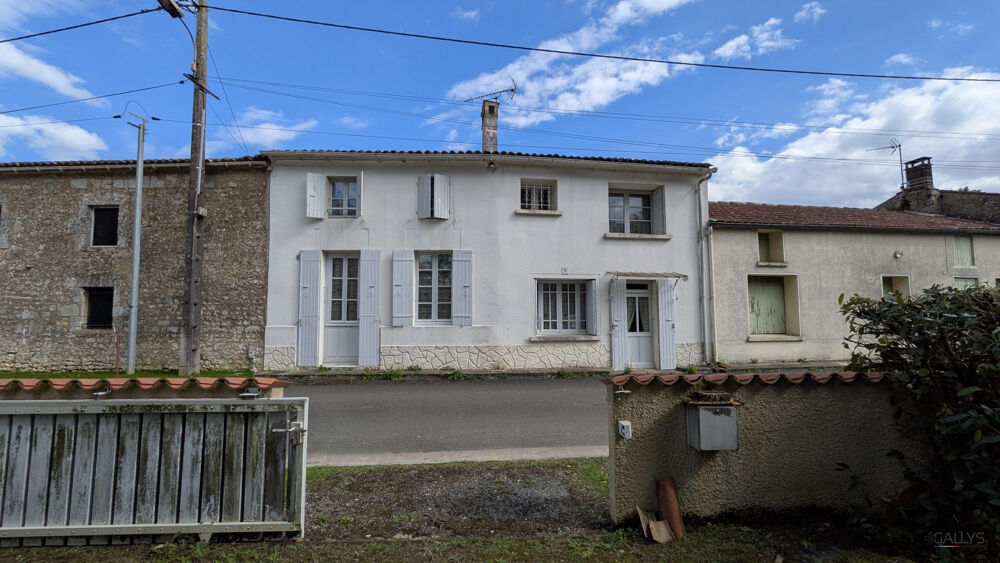 Maison à rénover située à Saint-Simon-De-Péllouaille