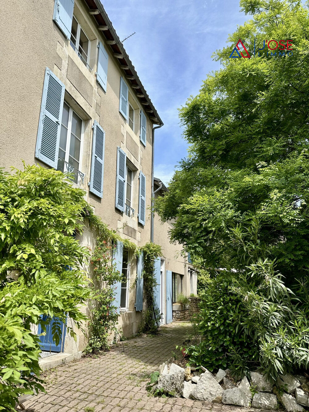 Vente Maison Grande maison de ville avec jardin, studio indépendant et garag Montmorillon