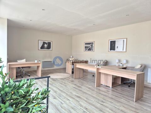   NAVARRENX - COEUR DE VILLE - A VENDRE MURS LOCAL COMMERCIAL A VE 