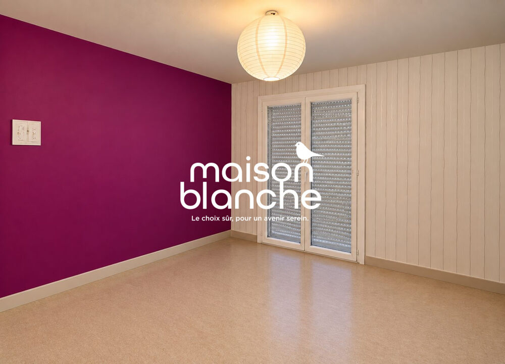 Vente Maison Maison de bourg avec terrain clos et dépendances Thénezay