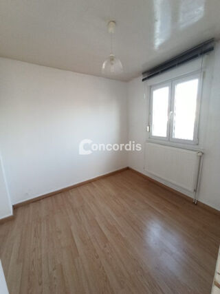  Appartement à louer 5 pièces 81 m²