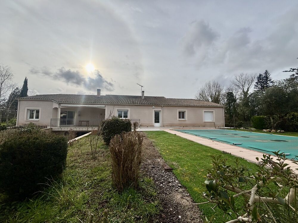villa au bord du lot avec piscine