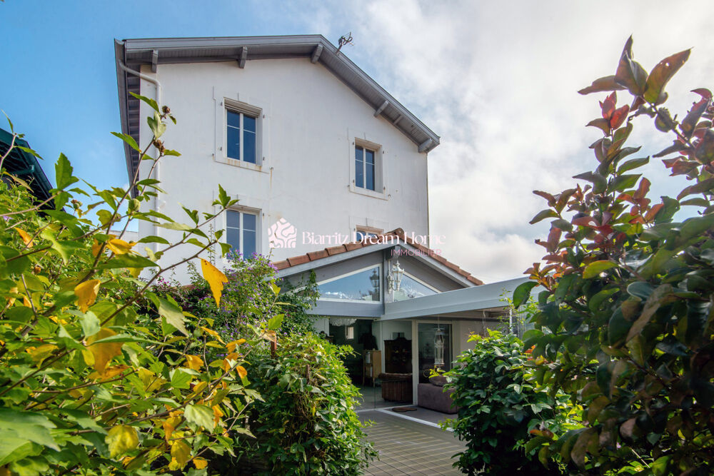 Vente Maison Maison familiale de caractère avec jardin paysagé, piscine et Biarritz