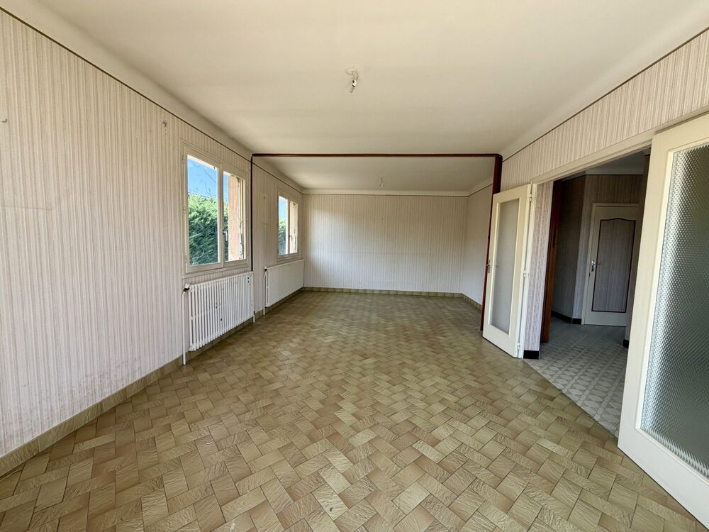 Maison à rafraichir bien localisée