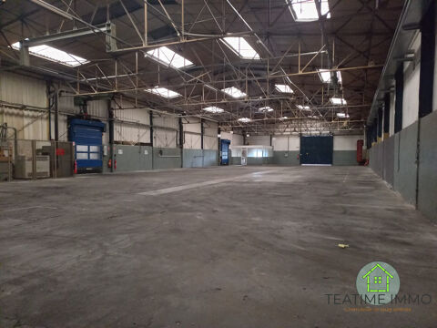   Terrain de 27000 m2 dont un b�timent industriel de 10000m2 en 