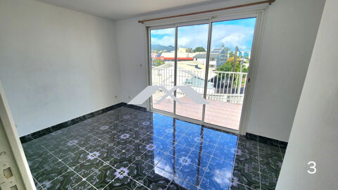   Local professionnel 81 m2 Centre ville Saint-Pierre 