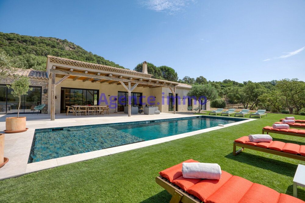Villa contemporaine d'exception avec grande piscine et vue déga