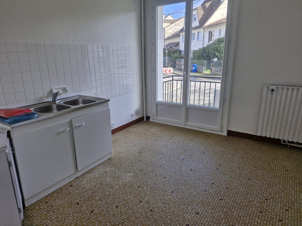 Location d'un T4 de 90m² en rez-de-chaussée avec jardinet à L