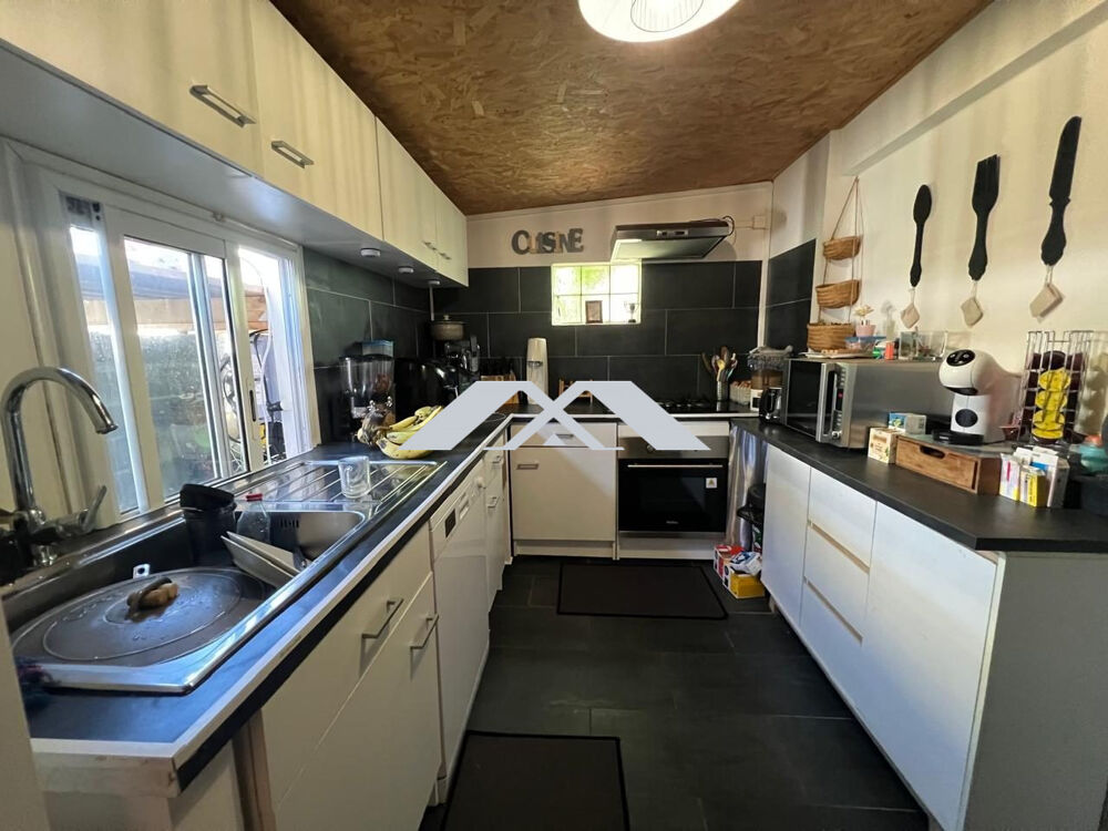 ? SAINT-JOSEPH CENTRE  Maison F7 divisée en 2 logements i