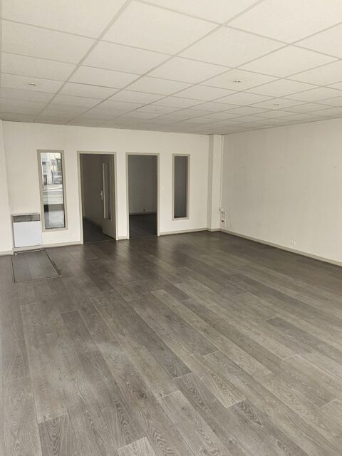   Location de local commercial, Rive droite Saintes, 66m² 