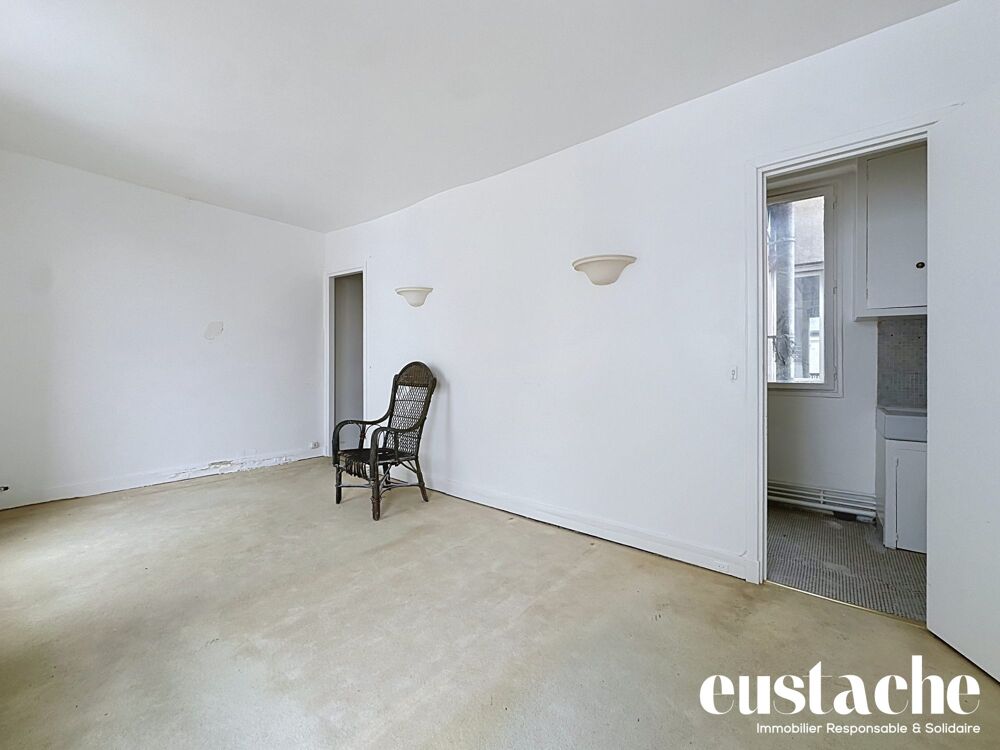 Vente Appartement Studio (très) lumineux à rénover, en dernier étage, au Pied Paris 18