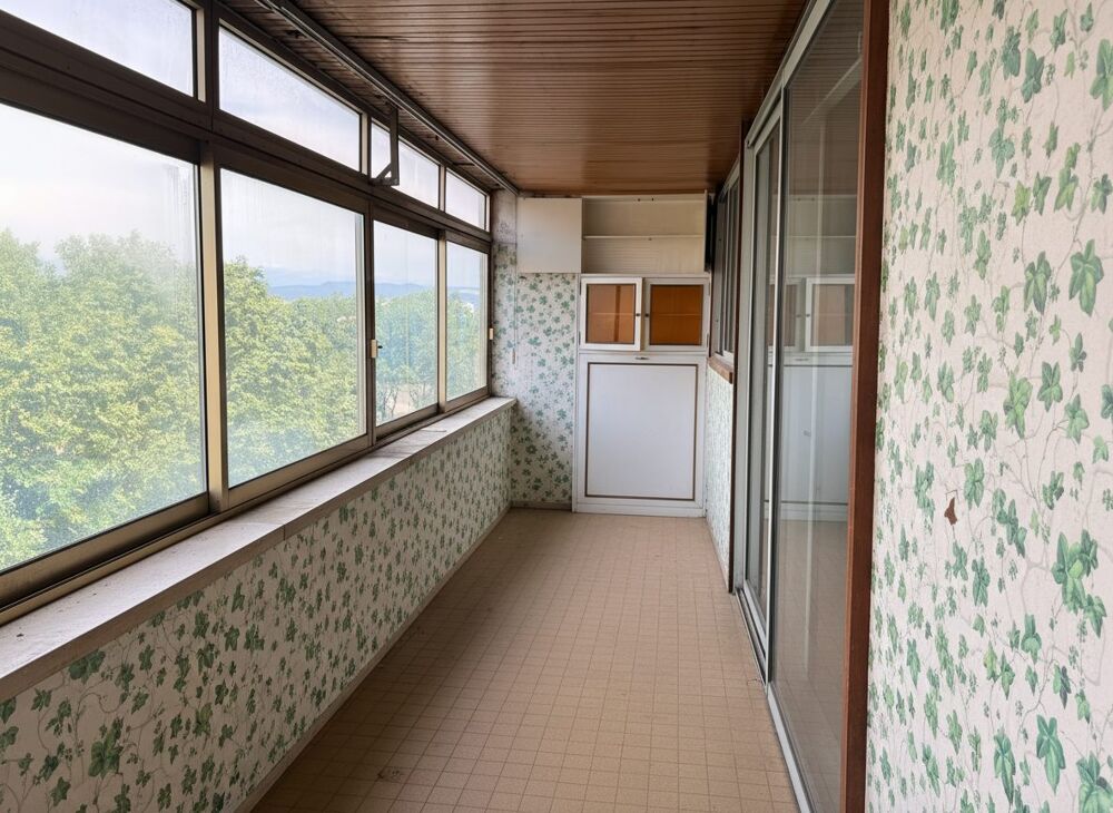 APPARTEMENT T4 A RENOVER AVEC LOGGIAS