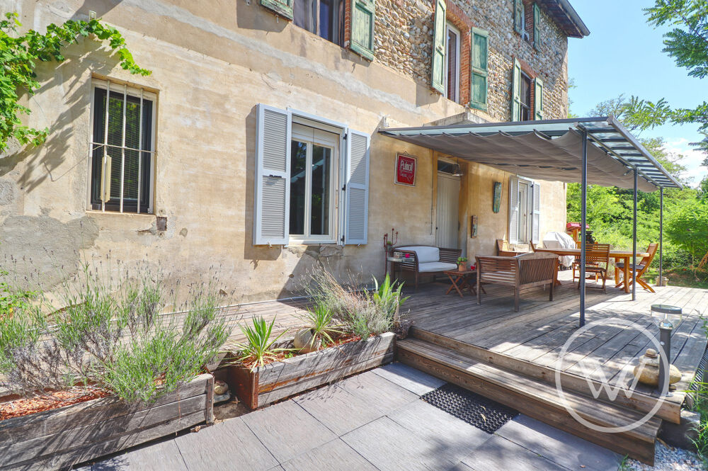 Propriété de 241m² sur une parcelle de 3585m², à Romans