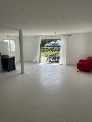  Maison à louer 7 pièces 254 m²