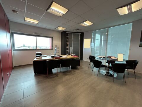   Ensemble de bureaux et dépôt de 1699 m² à LIMOGES ! 