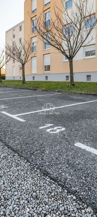  Parking / Garage à vendre 300 m²