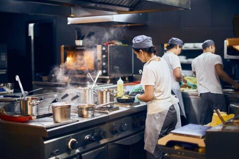 RESTAURANT - PIZZERIA - CENTRE VILLE 190000 38460 Crmieu