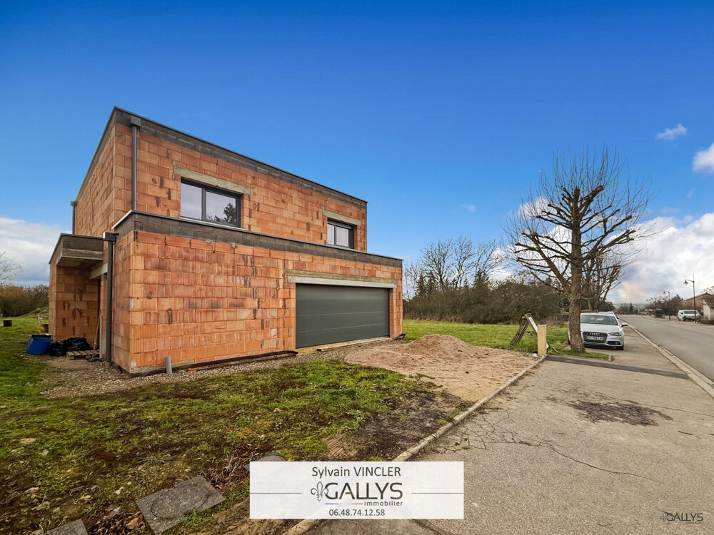 Maison PONTOY 149 m², jardin, terrasse, piscinable, garage