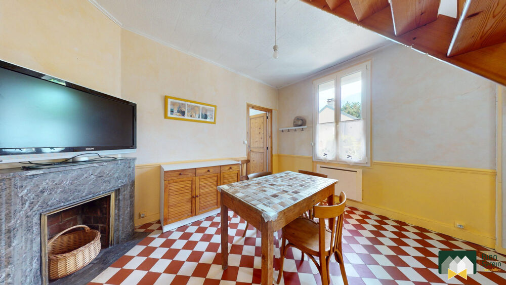 ENSEMBLE IMMOBILIER À RÉNOVER  COEUR DE LÈVES