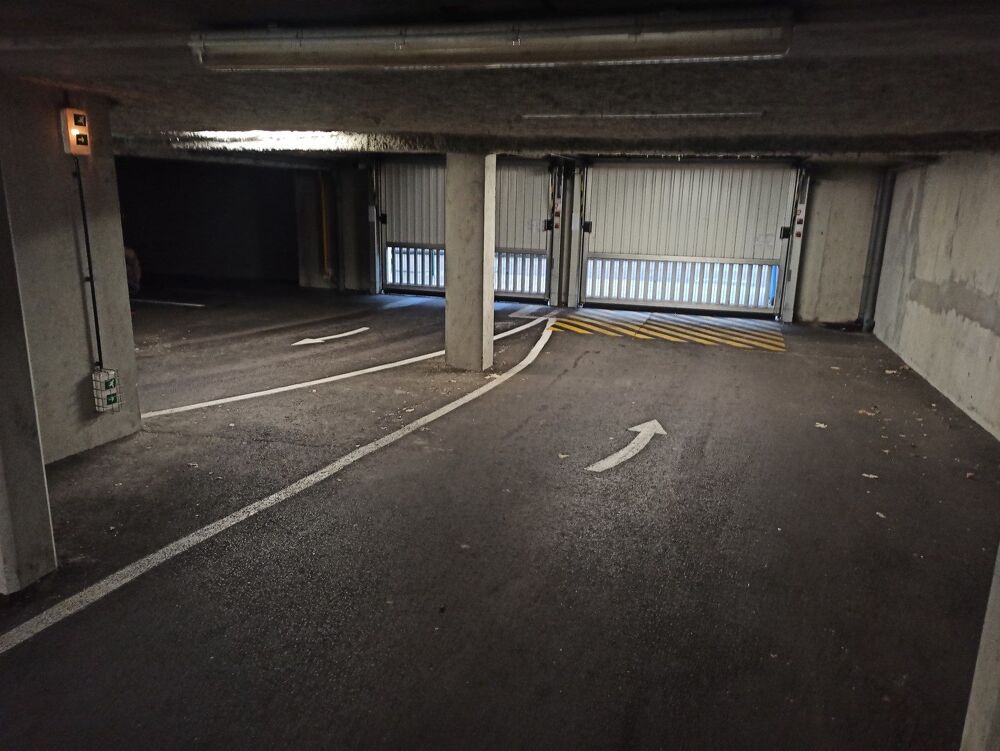   LOC Local 95m² - Agence-Bureaux 5.000 passages ! 