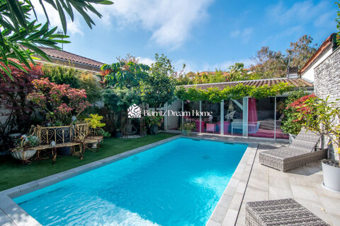   Maison familiale de caract�re avec jardin paysag�, piscine et Maison - 8 pi�ce(s) - 196 m�