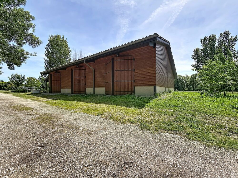Ensemble immobilier de caractère sur environ 2 hectares au calm