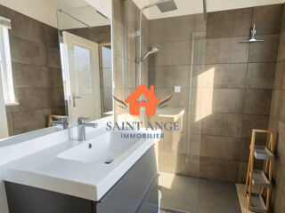  Appartement à louer 3 pièces 140 m²