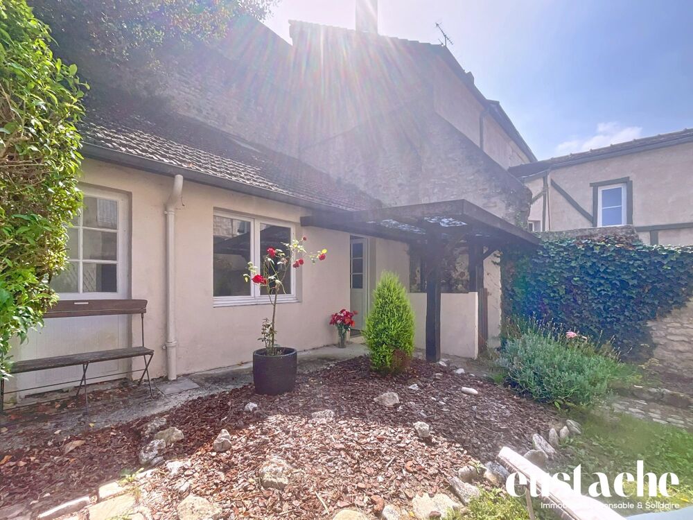 SENLIS intra-muros -Charmant ensemble immobilier de caractère !