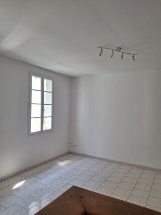 Appartement à louer 4 pièces 61 m²