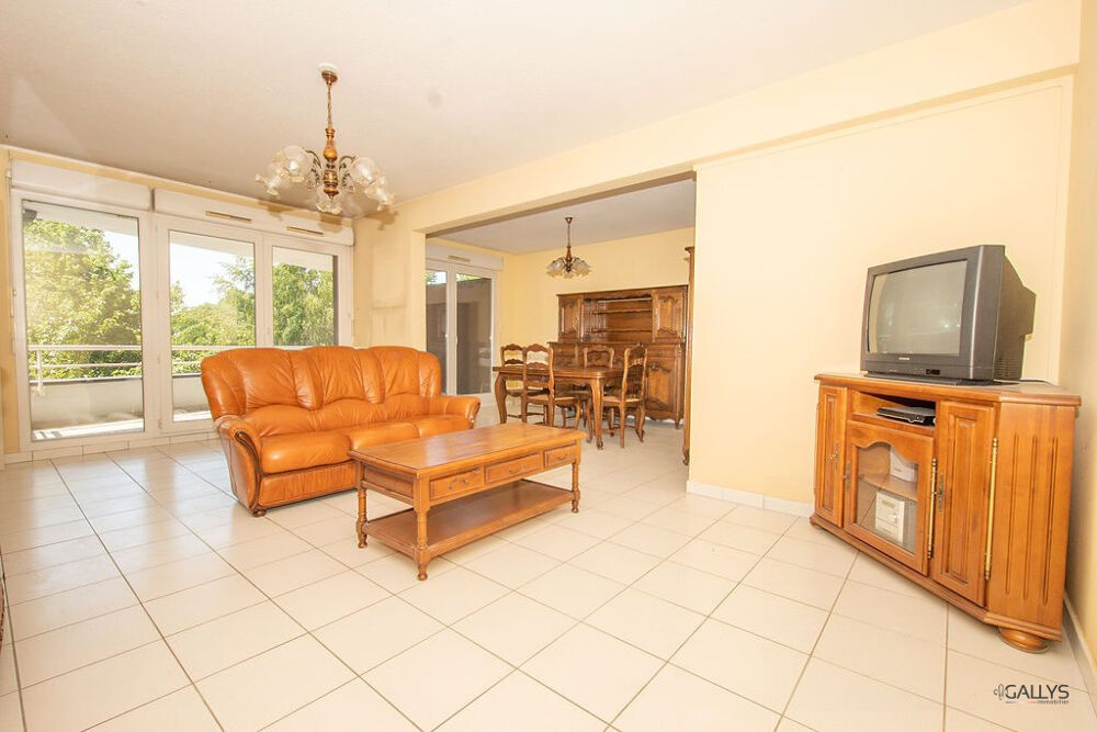 Spacieux appartement avec loggia, garage et parking