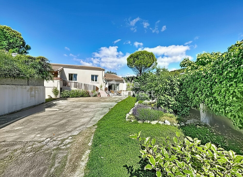 A vendre, villa + dépendance avec grand jardin et piscine Grabe