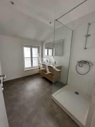  Appartement à louer 4 pièces 102 m²