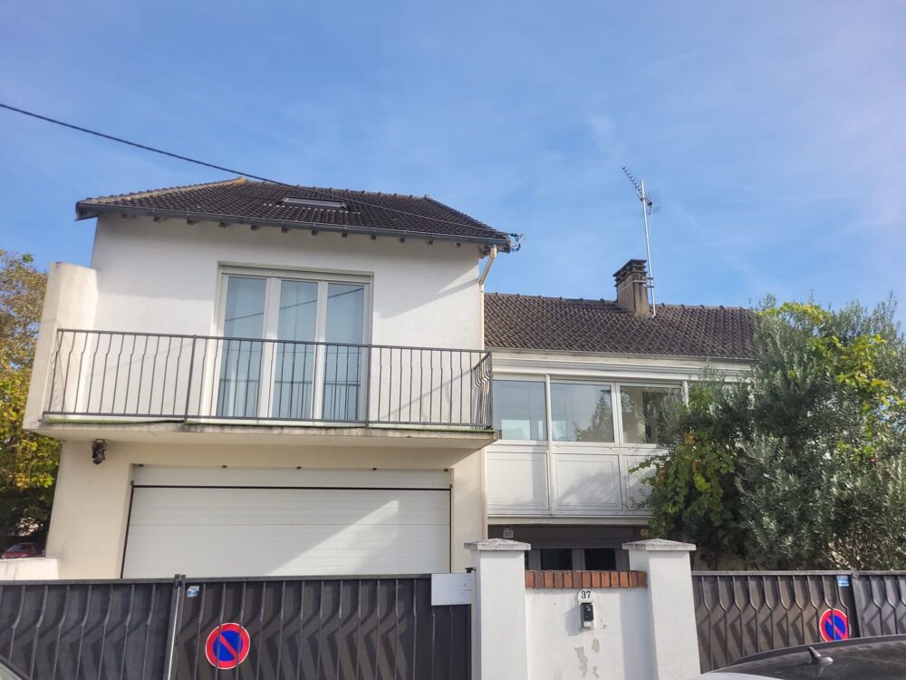 Belle Maison Individuelle avec Piscine Chauffée et Jardin